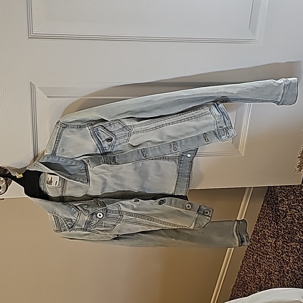 H&M light wash jean jacket size US 2